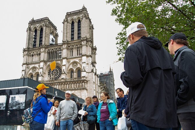 Visite à pied en plein air de la cathédrale Notre-Dame de Paris avec entrée dans la crypte-offre